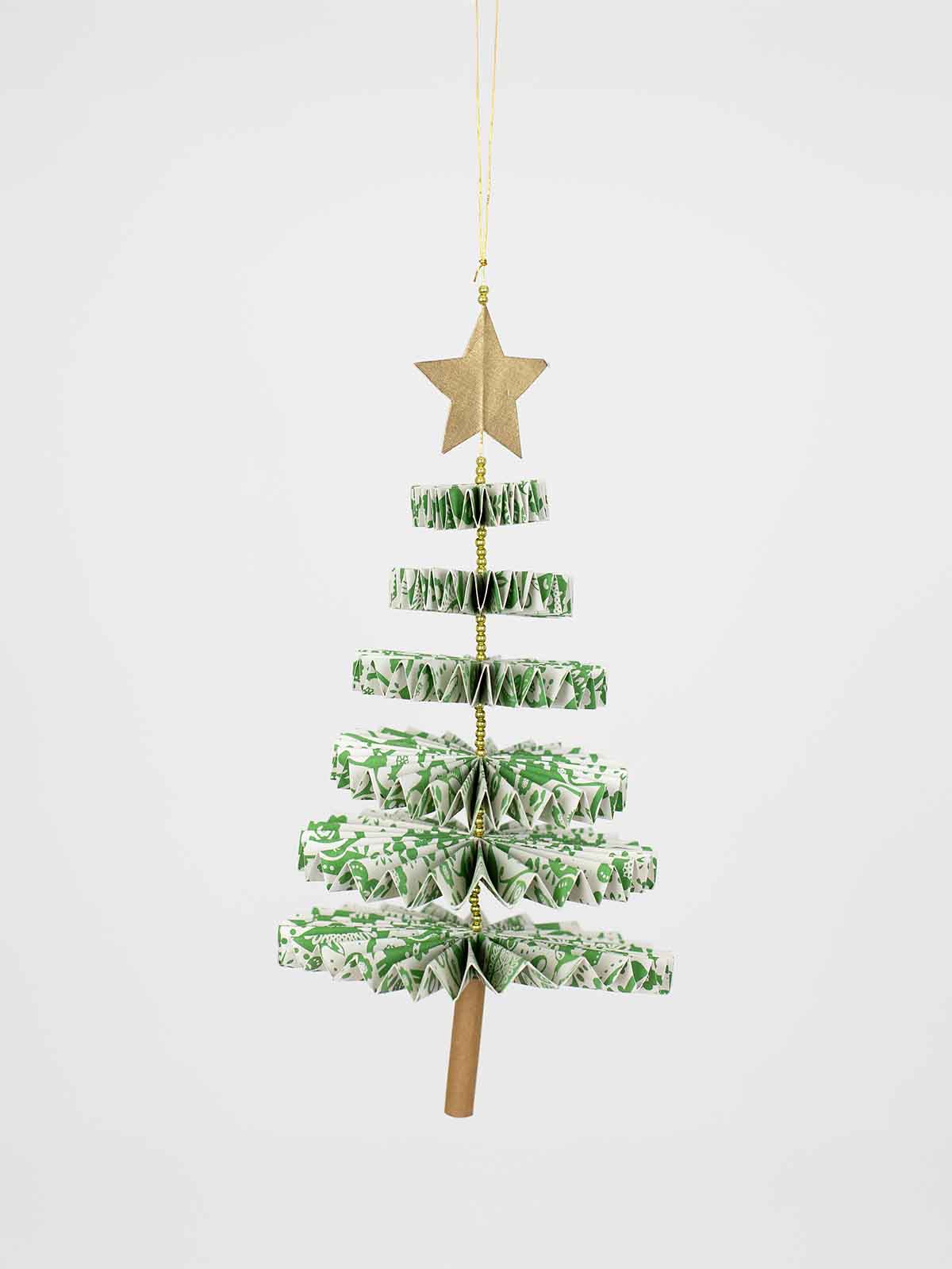 Alternative Ansicht des Weihnachtsbaums in gefaltetem Papier – grün und cremefarben